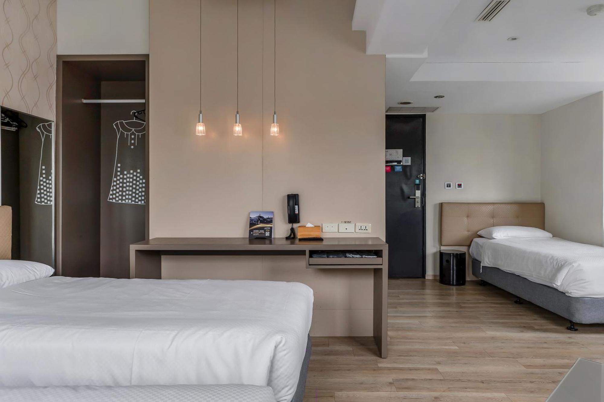 Check Inn Express Kaohsiung Love River Exterior foto