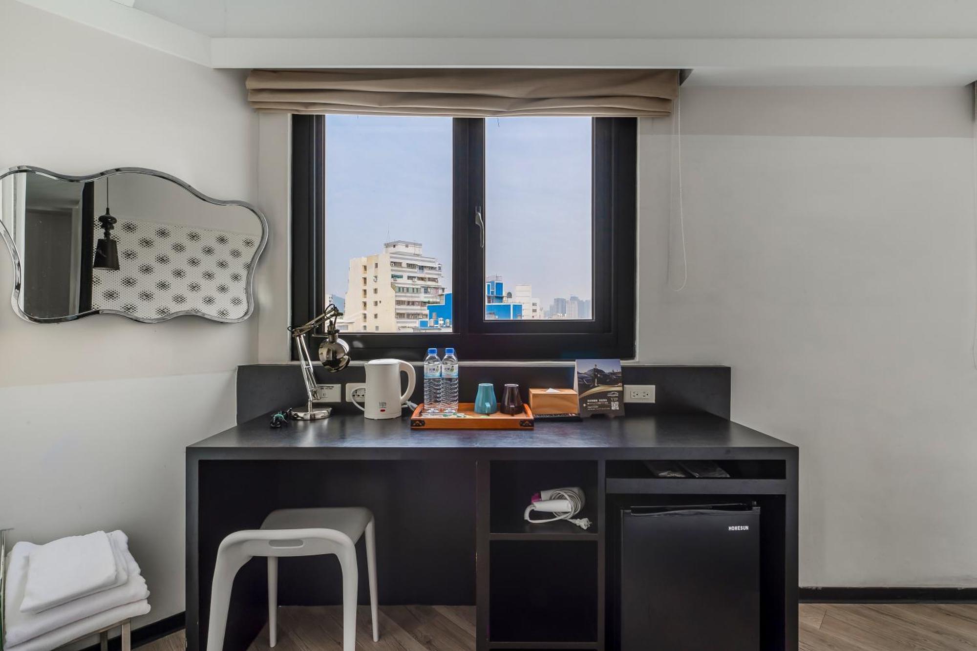 Check Inn Express Kaohsiung Love River Exterior foto