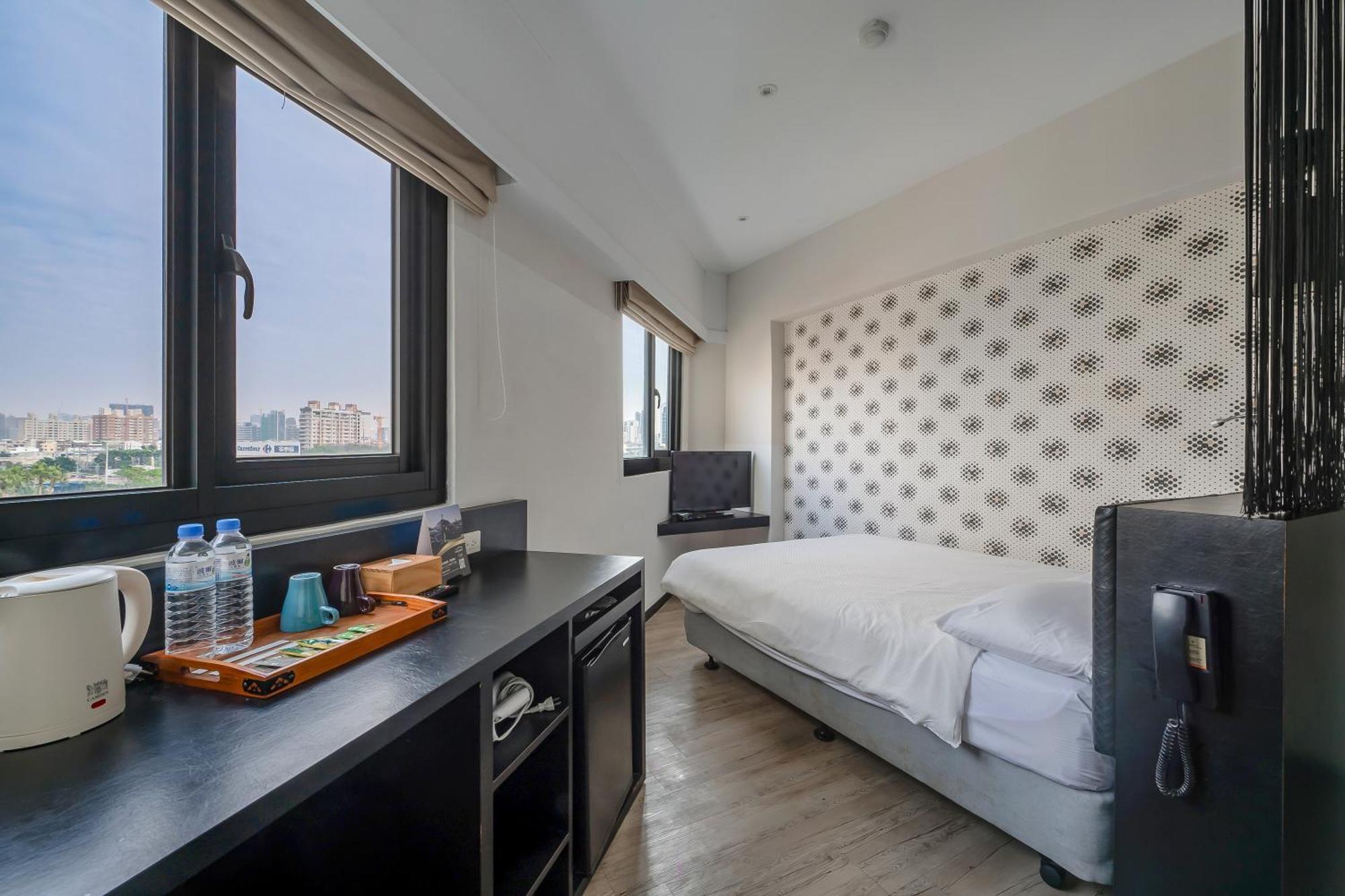 Check Inn Express Kaohsiung Love River Exterior foto